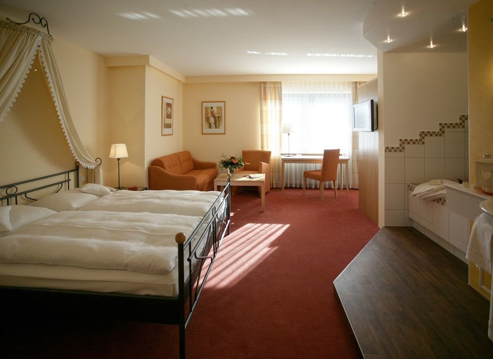 Landhotel Sonne Neuendettelsau Eksteriør billede